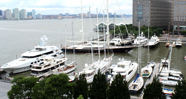 Superyacht Fidelis arriving at Dennis Conner's North Cove