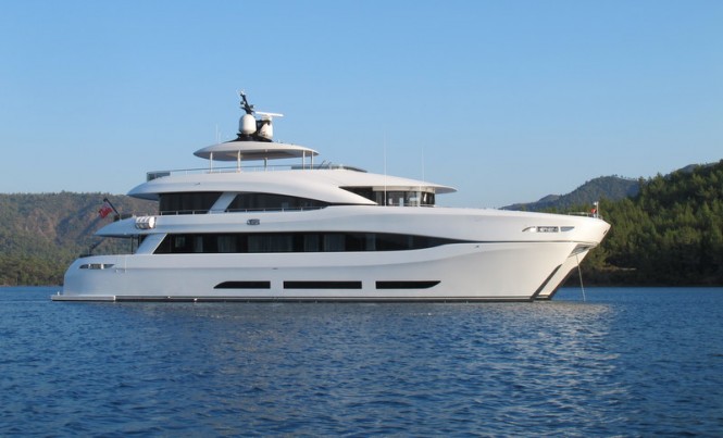34m Curvelle charter yacht Quaranta