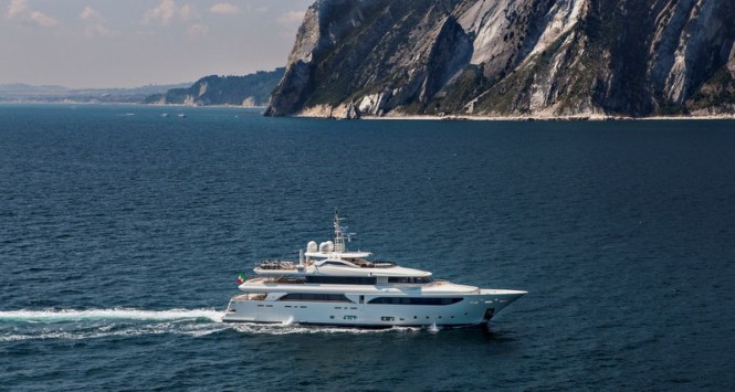 CRN Navetta 43 superyacht Lady Genyr running