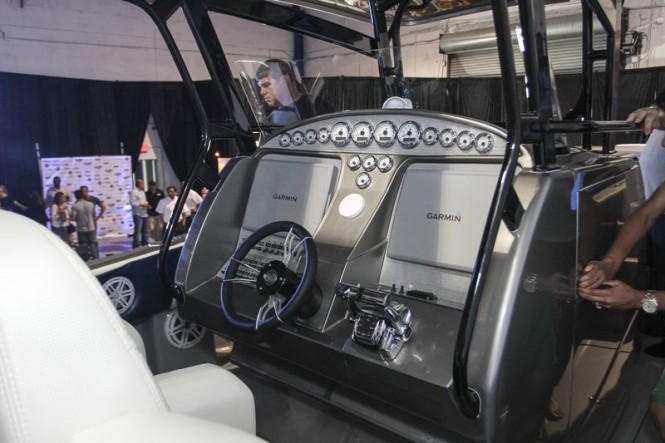 Deep Impact 399 Cabin yacht tender - Dashboard