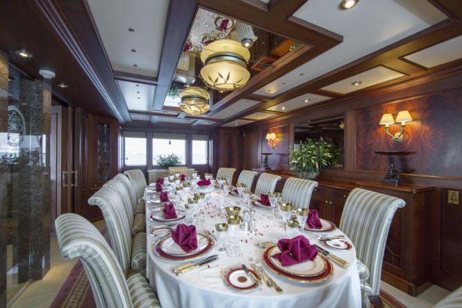 Dining - motor yacht MOSAIQUE