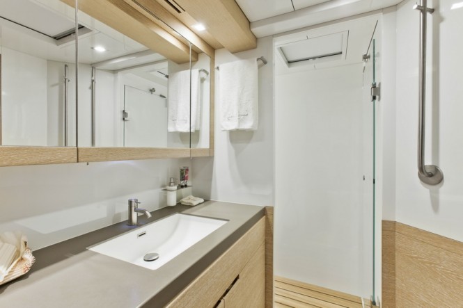 Interior of SY Feelin Good