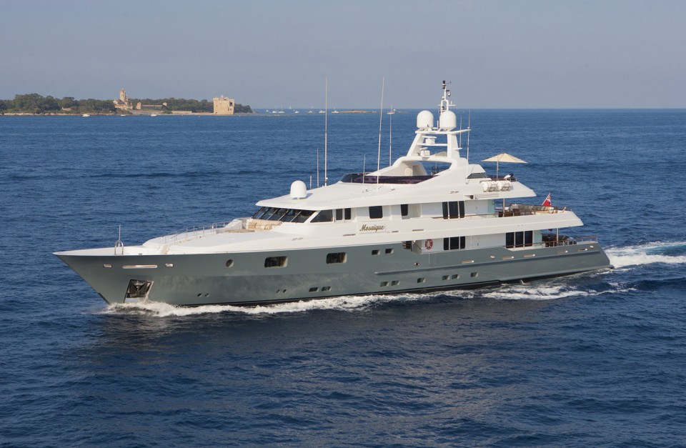 motor yacht mosaique owner