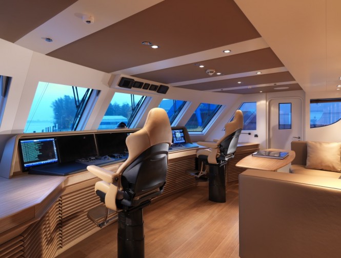 Luxury yacht Sofia - Wheelhouse