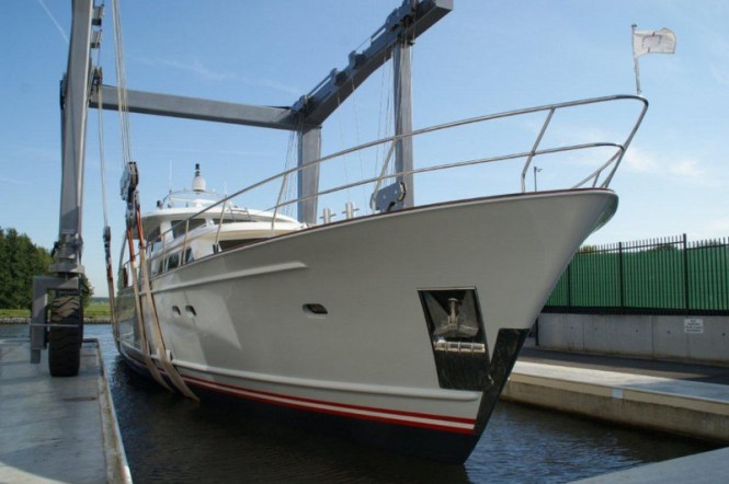 Mulder 73 Wheelhouse Yacht Float on the water