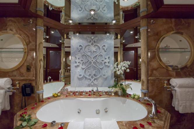 Owner bathroom - superyacht MOSAIQUE Owner bathroom - superyacht MOSAIQUE
