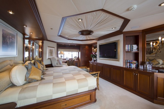 Owner suite - charter yacht MOSAIQUE