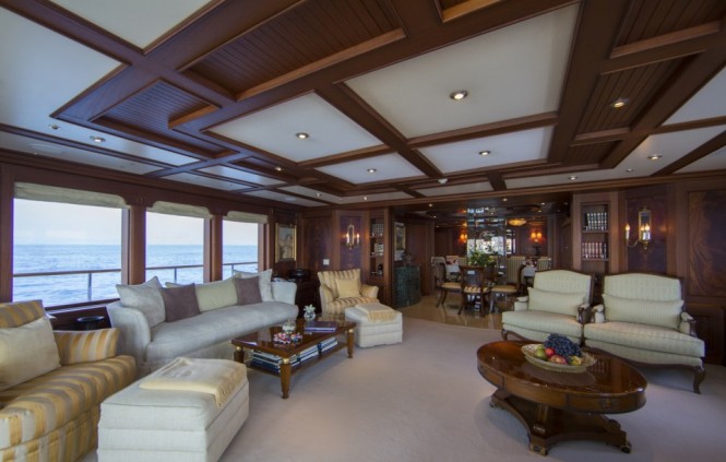 Salon - luxury charter yacht MOSAIQUE