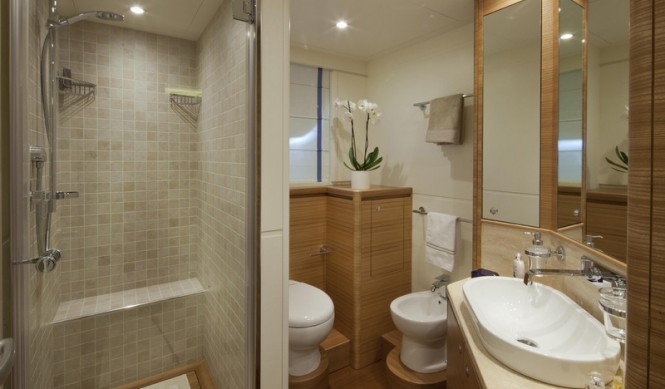 Stella di Mare superyacht - Bathroom