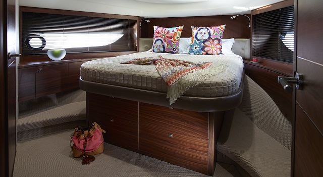 luxury yacht Princess 82