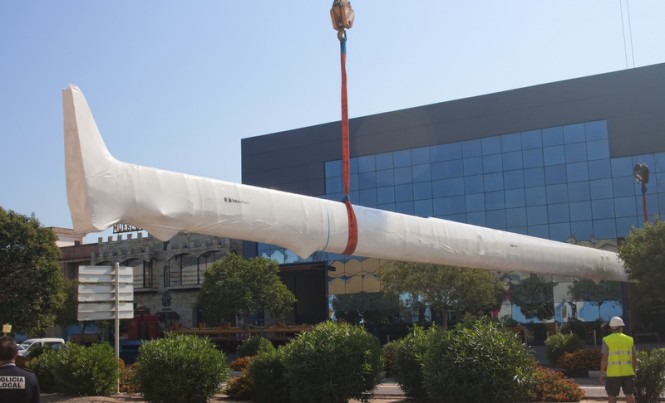 1-76m carbon mast completed by Future Fibres 1-76m carbon mast completed by Future Fibres