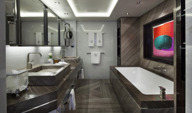 Galactica Star Yacht - Bathroom