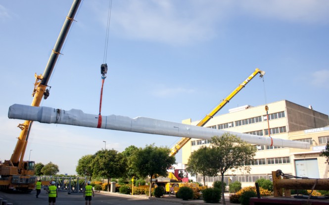 Shipping of the 76m Future Fibres carbon mast for the 60m Perini Navi mega yacht P3 (hull C.2218) Shipping of the 76m Future Fibres carbon mast for the 60m Perini Navi mega yacht P3 (hull C.2218)
