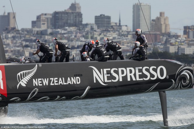 12/09/2013 - San Francisco (USA,CA) - 34th America's Cup - Final Match - Day 4 - (c) ACEA Photo Gilles Martin