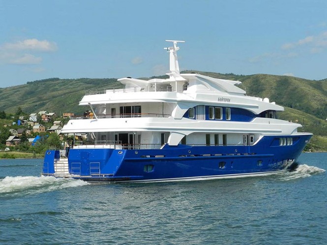 Luxury yacht Bayterek - aft view