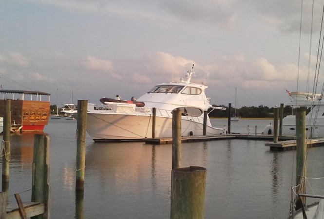 New motor yacht Hatteras 77 fitted with Seakeeper gyro