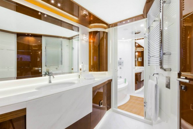 Vellmari superyacht - Owner bathroom - Copyright- Alberto Cocchi