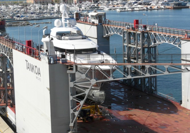Luxury motor yacht Apostrophe hauled out by Tankoa Yachts