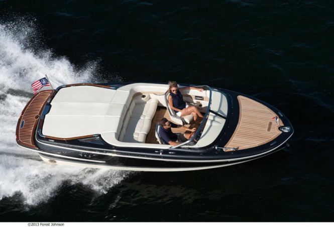 Chris-Craft's Capri 21 yacht tender at full speed