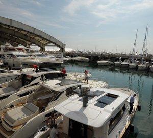 “Barchino d’Oro” award for longstanding exhibitors at Genoa Boat Show 2013