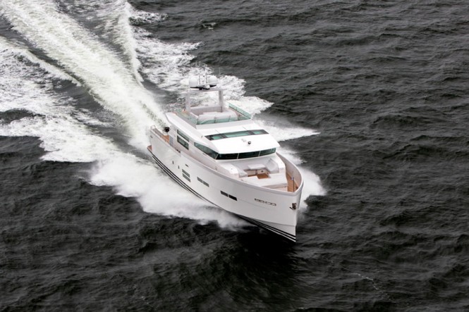Luxury yacht 88 IPS - front view