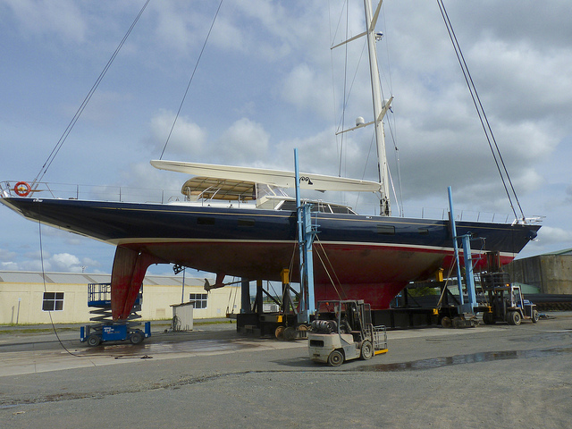 Luxury yacht Inmocean - side view