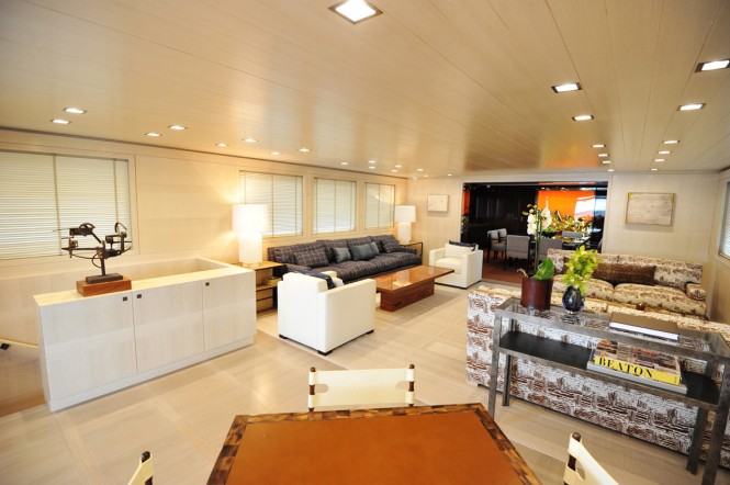 Motor yacht A2 - Saloon