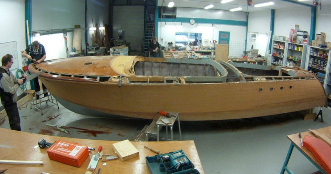 Riva-World working on the restoration of the 1968 Riva Aquarama hull no. 278 yacht tender