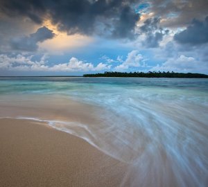 Motor Yacht PACIFIC HQ - TONGA Yacht Charters