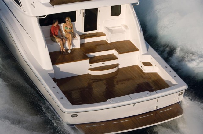 Bertram 70 Convertible Yacht - aft view