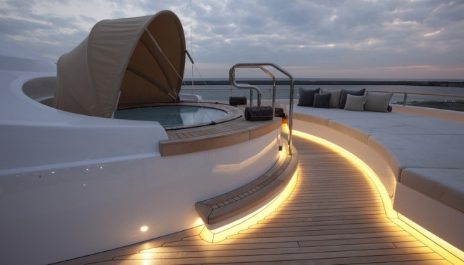 CHOPI CHOPI Yacht - Sun deck pool