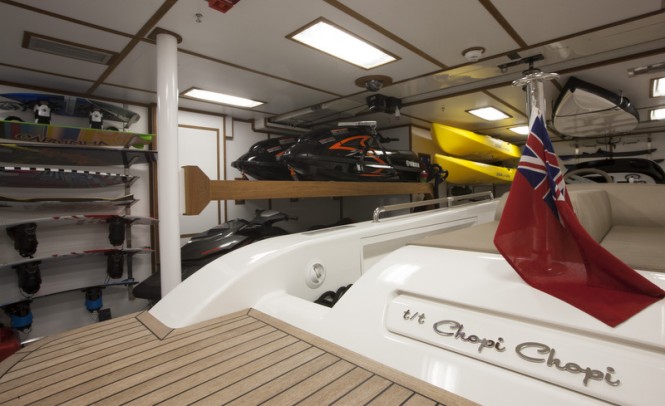 CHOPI CHOPI Yacht -Tenders and toys garage