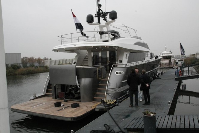 Continental III 26.00 RPH Yacht - aft view