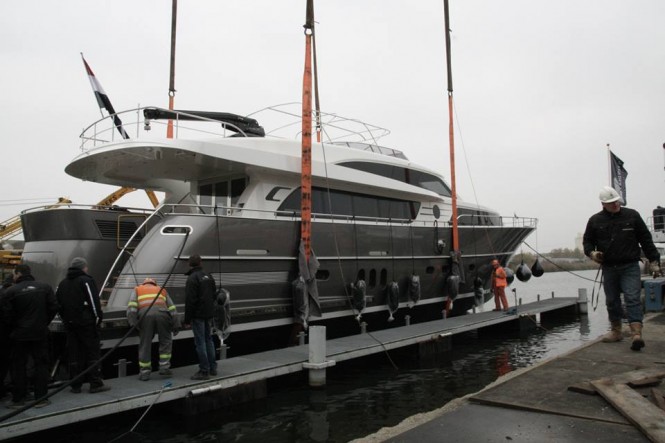 Continental III 26.00 RPH Yacht on the water
