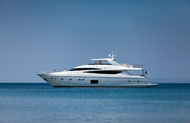 Luxury yacht PRINCESS 98 - Image courtesy of Princess Yachts International