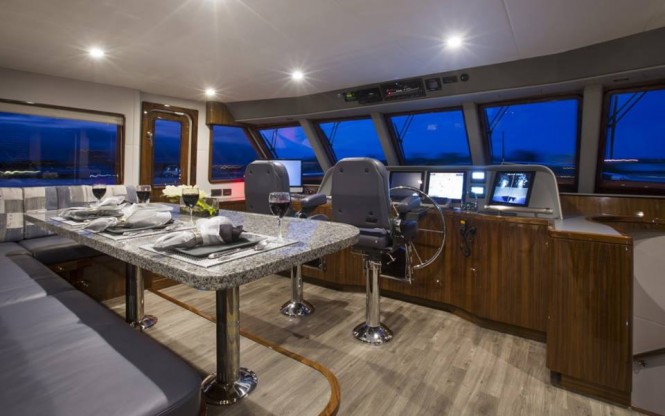 Ti Punch Yacht - Wheelhouse Ti Punch Yacht - Wheelhouse