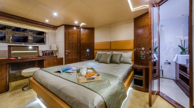 Luxury yacht Majesty 70 - Owners Stateroom