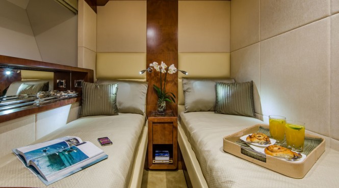 Majesty 70 Yacht - Twin Guest Stateroom