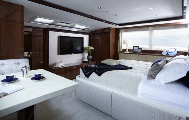 Motor yacht Princess 32M  - Master Stateroom