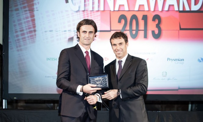 Prize giving - M. Gornati, Marketing Manager Sanlorenzo receives the award from M. Perrelli, CEO HSBC Bank