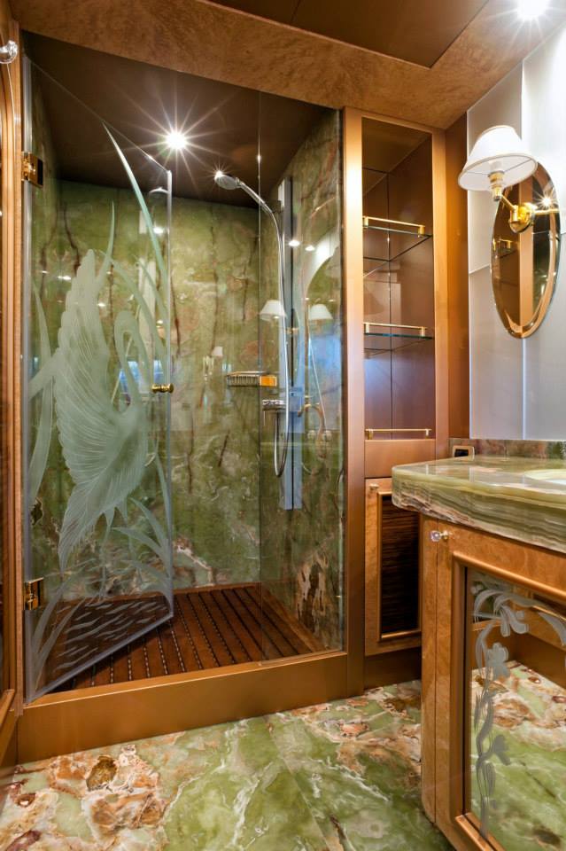 Amer 100 Yacht - Master bathroom