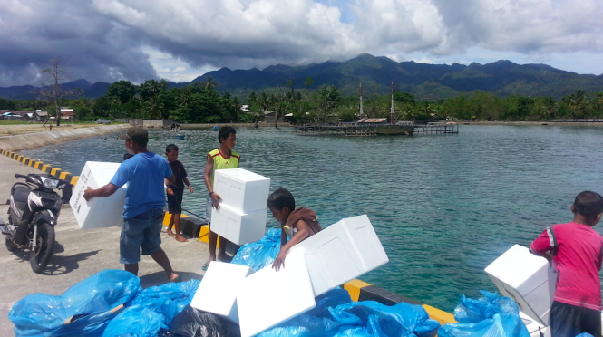 Beach cleanup effort organised by Asia Pacific Superyachts Indonesia