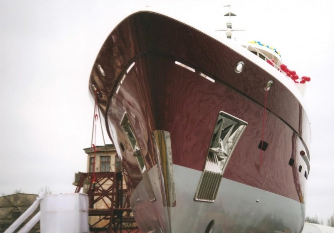 Luxury motor yacht Artpolaris