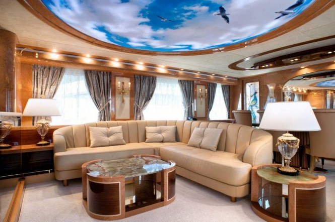 Luxury yacht AmerCento - Saloon