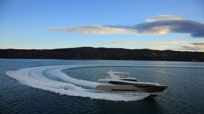 Motor yacht Prestige 750 at full speed