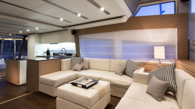 Prestige 750 Yacht - Saloon