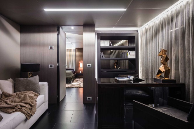 Superyacht Cacos V - Owners office