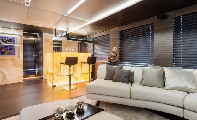 Zahraa Yacht - Bar Corner - Photo by AA Photodesign