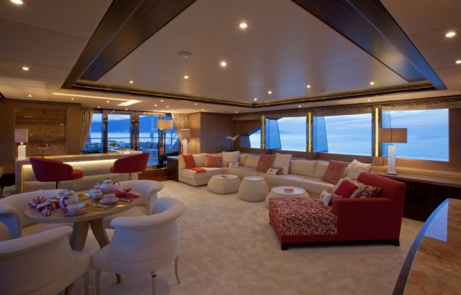 Belle Anna superyacht - upper deck saloon