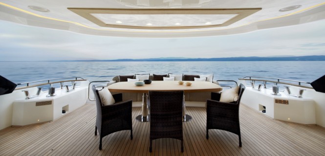 Motor yacht MCY 86 - Aft Lounge